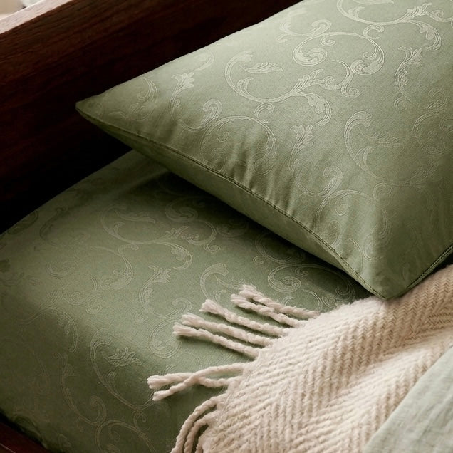 Fitted green bedsheet self print 3pcs