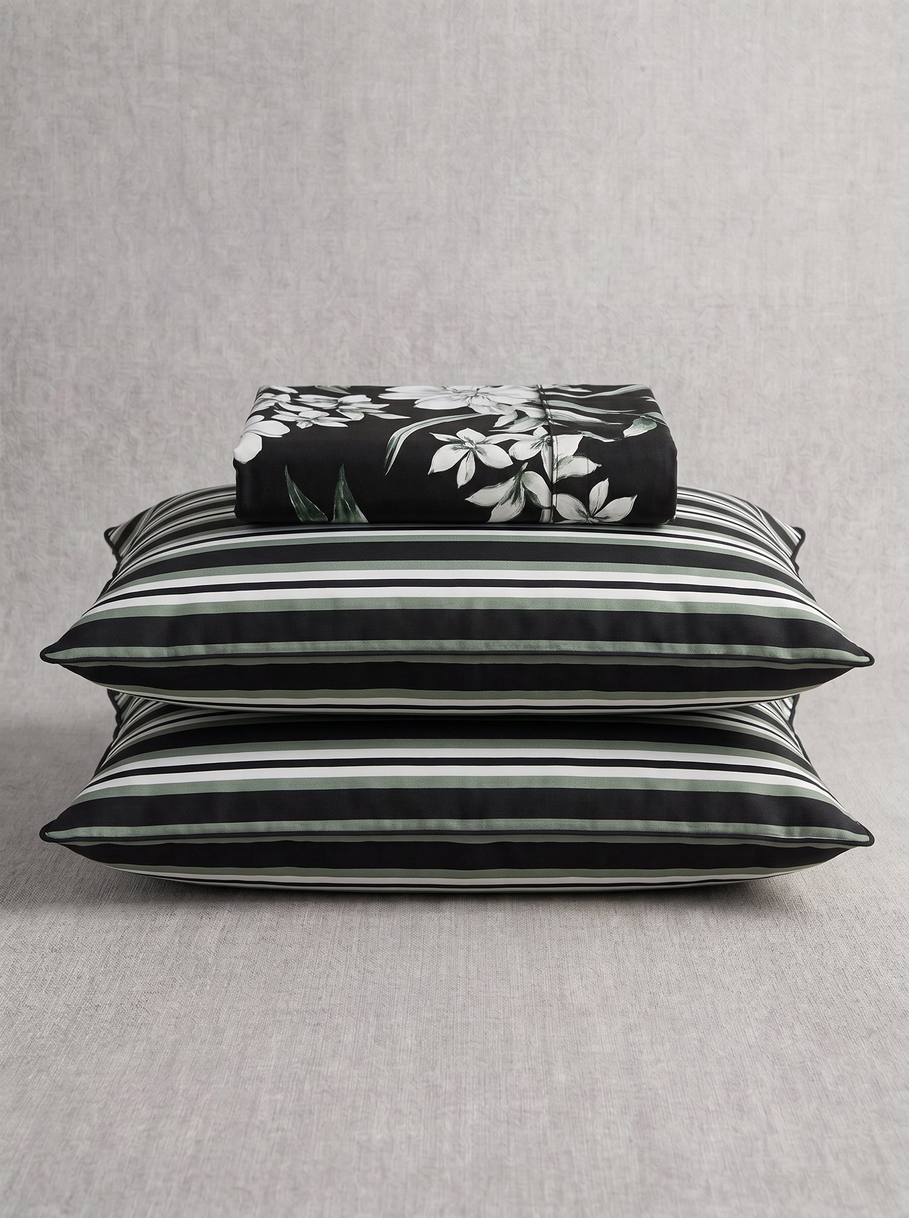 Noir Bloom Printed Cotton King Bed Sheet Set