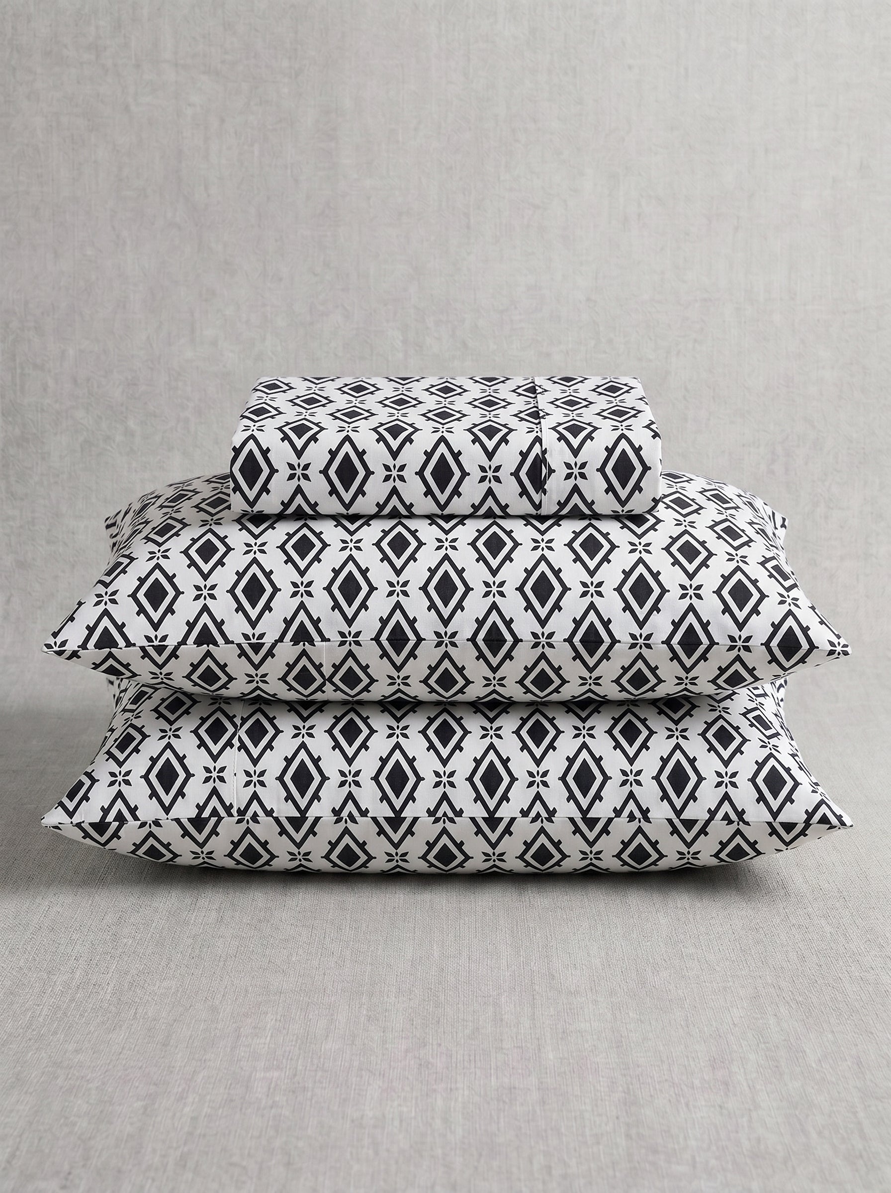 Soft Cotton Diamond in black 3 Pcs Printed Bedsheet Set