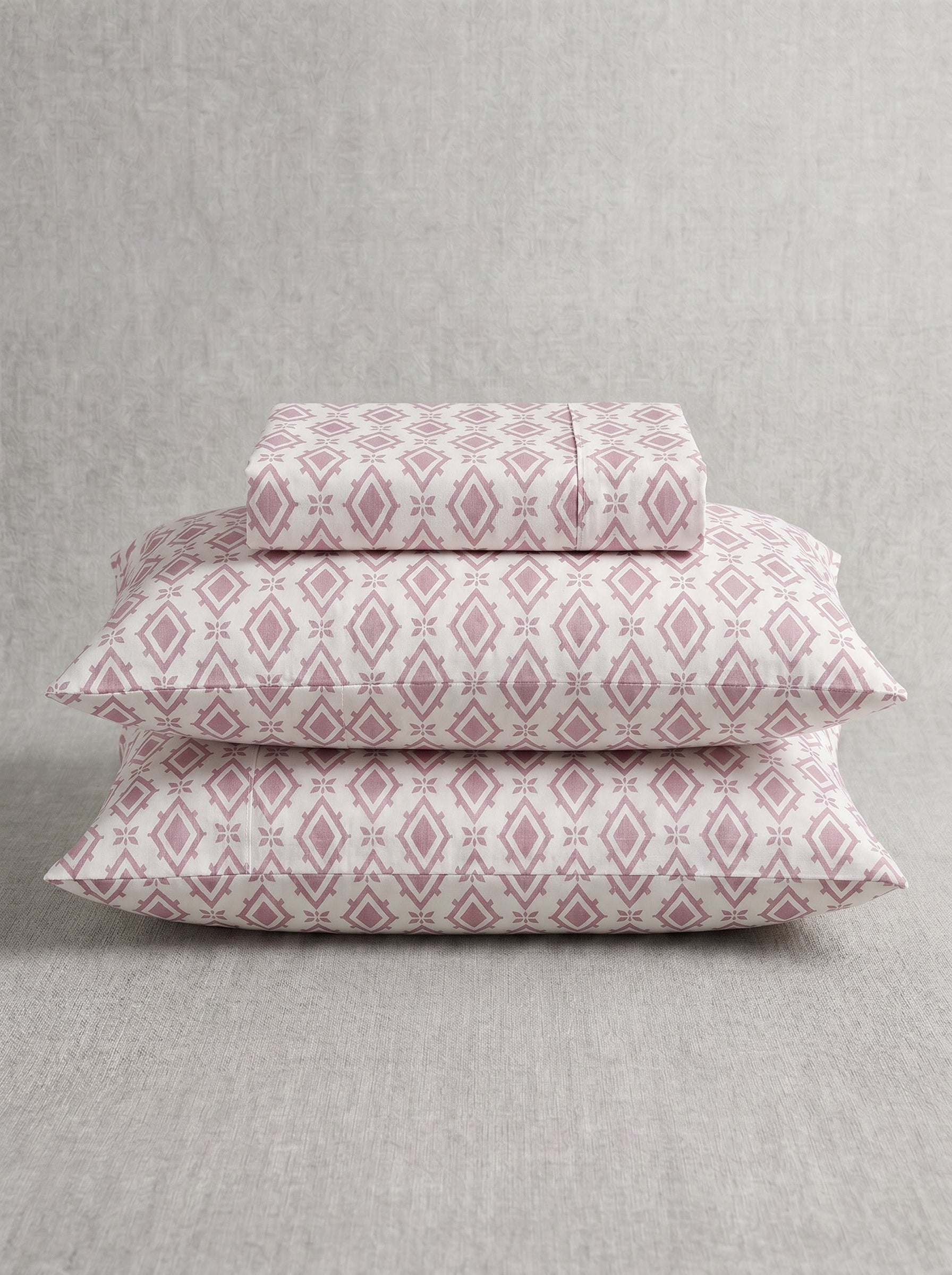 Soft Cotton Diamond in pink 3 Pcs Printed Bedsheet Set